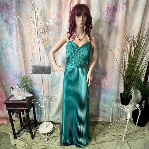 betsy and adam emerald green dress Kenzie Maxi Dress Green main image 1